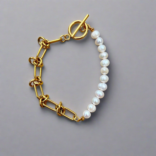 natural pearls and 18k gold plated bracelet