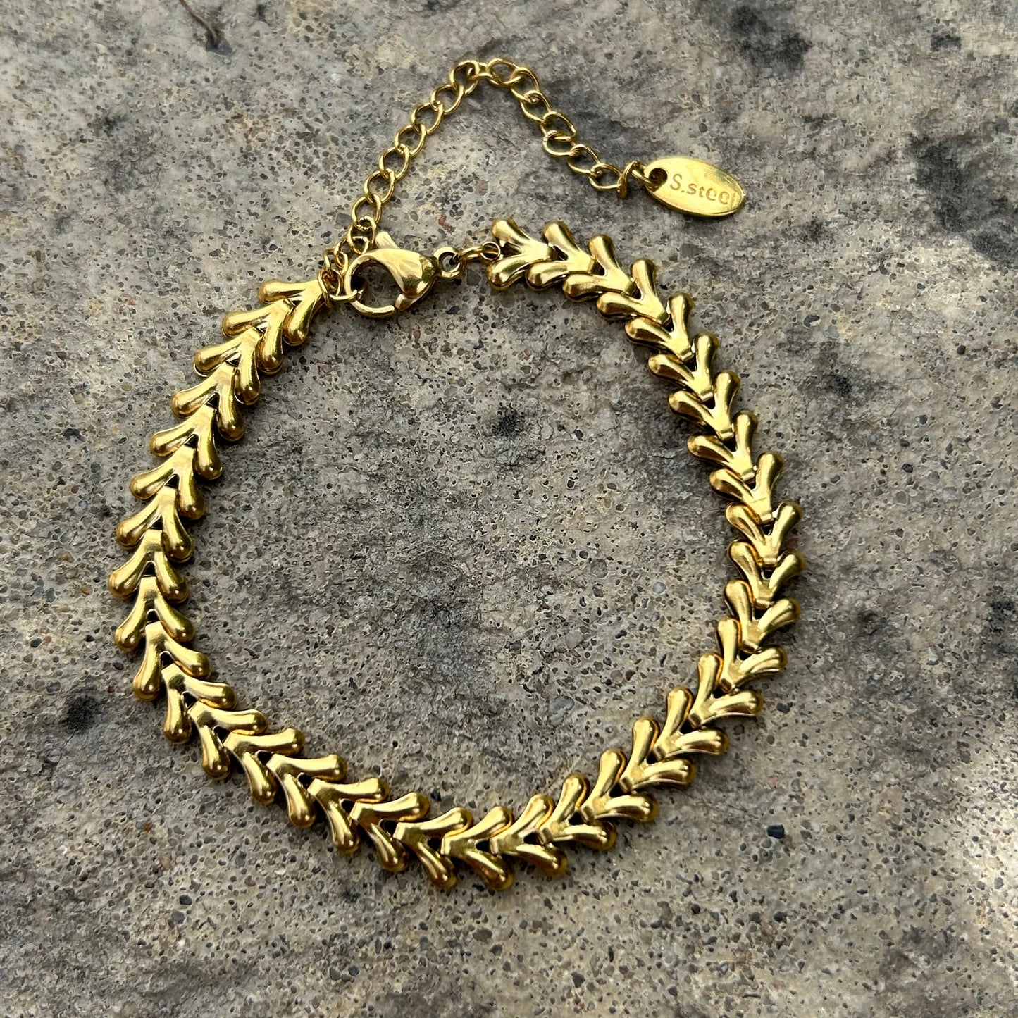 Gold Leaf Link Bracelet